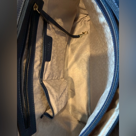 MICHAEL Michael Kors Jet Set Travel Top - Picture 10 of 16